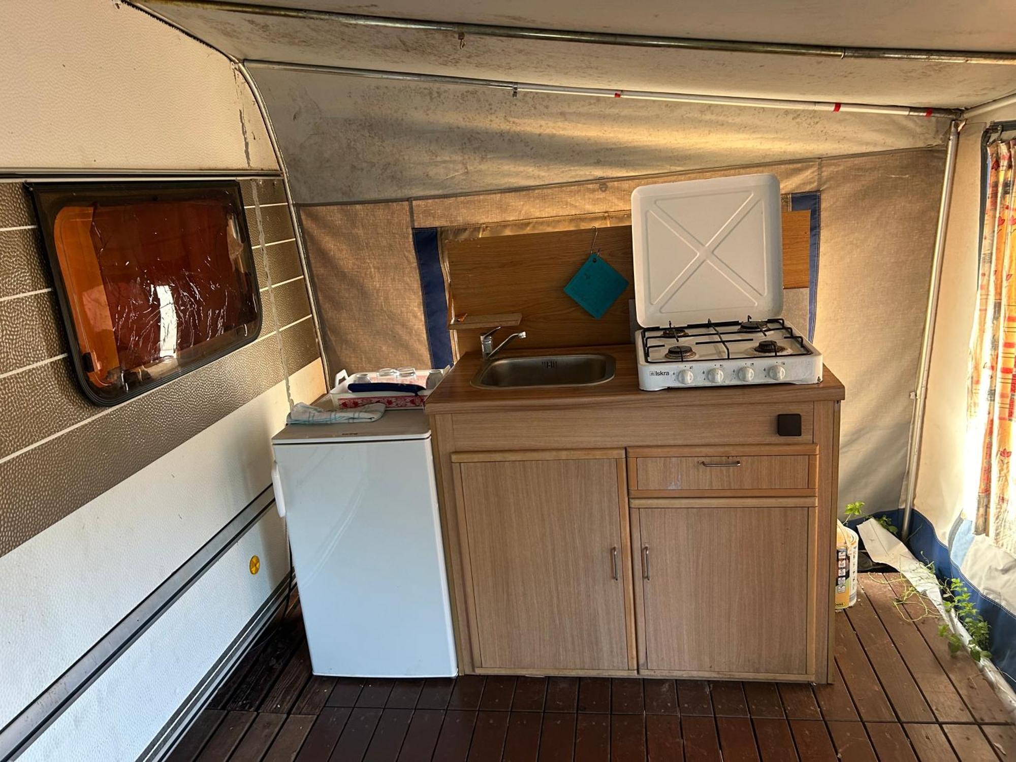 Camper For Two Banjole